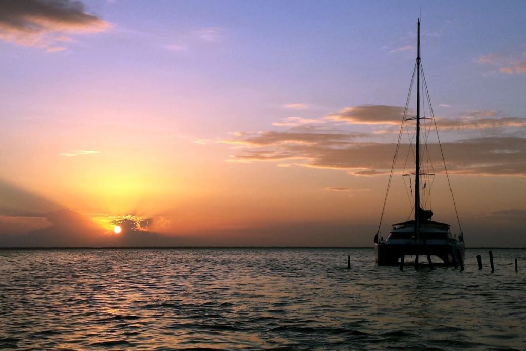 sunset boat tour cancun